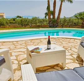 2 bedroom villa with pool and jacuzzi in Scopello, sleeps 6
